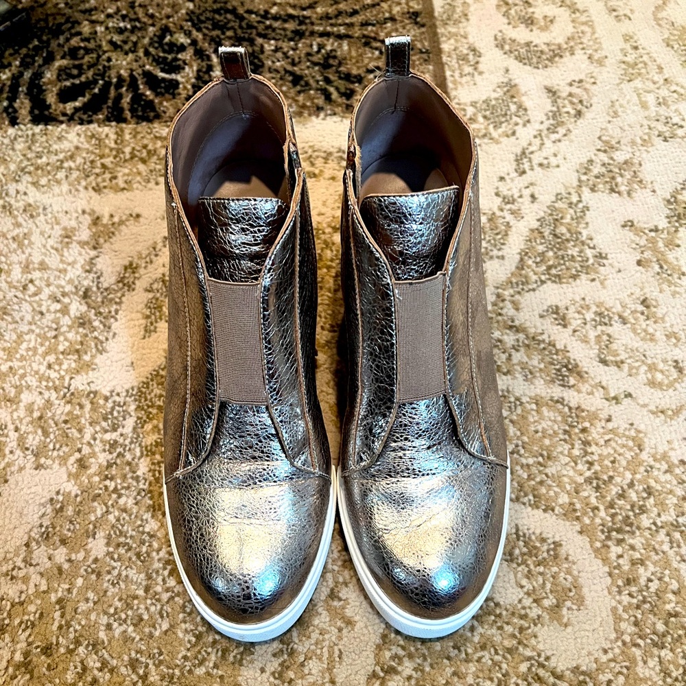 In like new condition. Gold, leather Paolo sneaker/booties
